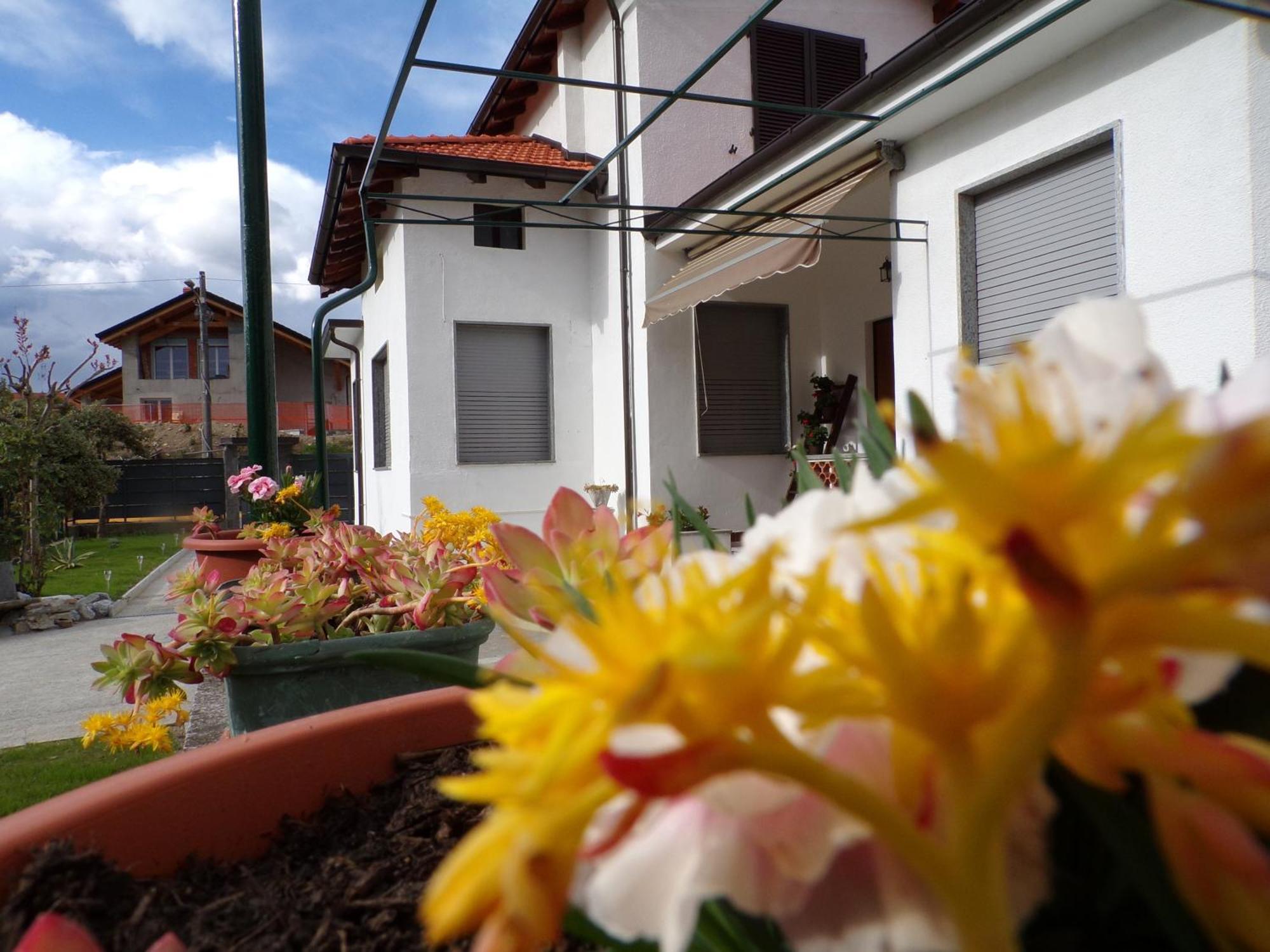Casa Vacanze Terra Di Mezzo Invorio Inferiore Ngoại thất bức ảnh